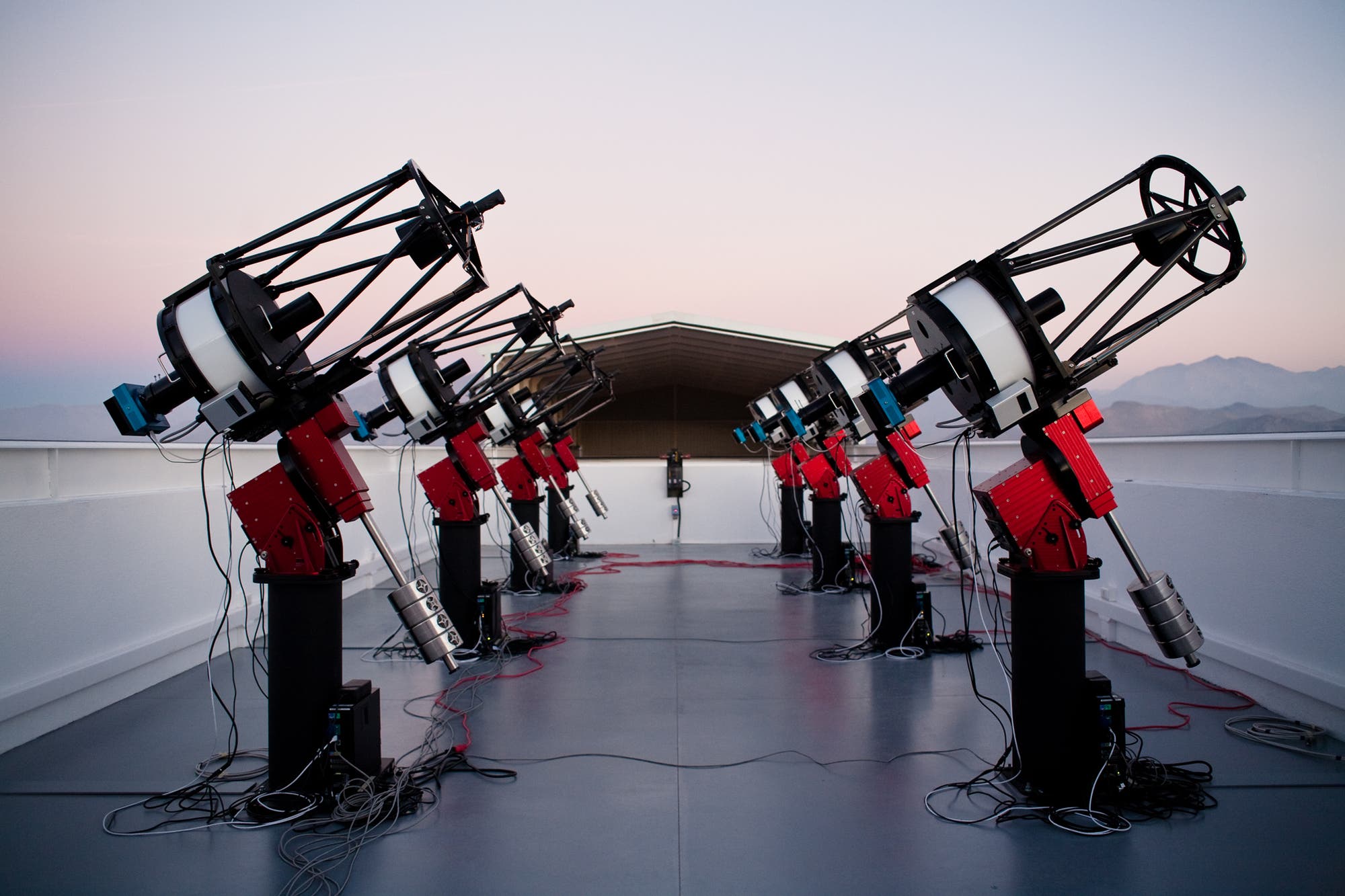 Das MEarth-South Telescope Array