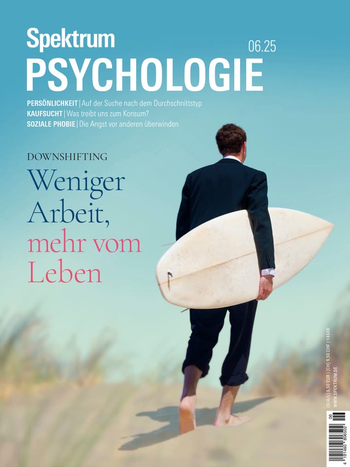 Ein Mann in einem Anzug trägt ein Surfbrett und geht barfuß über einen sandigen Weg. Der Himmel ist klar und blau. Oben links steht der Titel "Spektrum Psychologie" mit Themen wie Persönlichkeit, Kaufsucht und soziale Phobie. Der Text "Downshifting: Weniger Arbeit, mehr vom Leben" ist prominent auf der linken Seite platziert.