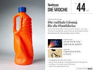 Eine Zeitschriftencover mit dem Titel "Spektrum der Wissenschaft: Die Woche, Nr. 44, 30.10.2025". Im Mittelpunkt steht ein orangefarbener Plastikkanister mit blauem Deckel, der das Thema "Kunststoffrecycling: Die radikale Lösung für die Plastikkrise" illustriert. Weitere Themen auf dem Cover sind der Urknall, Vasektomie, Gaskraftwerke und ein Rätsel um Kaffee.