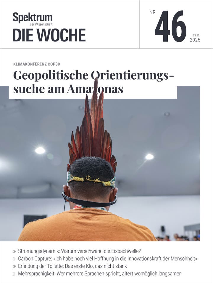 Titelbild des Magazins "Spektrum der Wissenschaft – Die Woche", Ausgabe Nr. 46 vom 13. November 2025. Im Vordergrund ist eine Person von hinten zu sehen, die einen Kopfschmuck aus Federn trägt. Der Titel des Hauptartikels lautet "Geopolitische Orientierungssuche am Amazonas" im Kontext der Klimakonferenz COP30. Weitere Artikelthemen sind Strömungsdynamik, Carbon Capture, die Erfindung der Toilette und Mehrsprachigkeit.