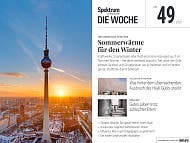 Titelbild des Magazins "Spektrum der Wissenschaft – Die Woche", Ausgabe Nr. 49 vom 4. Dezember 2025. Im Vordergrund steht der Berliner Fernsehturm vor einem Sonnenuntergang, der den Himmel in warmen Farben erleuchtet. Der Hauptartikel trägt den Titel "Sommerwärme für den Winter" und thematisiert unterirdische Speicher. Weitere Artikel behandeln Themen wie den Ausbruch des Hayli Gubbi, Resilienz, Geograf Strabon und die Ursprünge der Hauskatze.