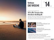 Ein Mann sitzt am Strand und arbeitet auf einem Laptop, w&auml;hrend die Sonne untergeht. Der Himmel ist in warmen Farben gef&auml;rbt. Oben im Bild steht der Titel &bdquo;Spektrum der Wissenschaft &ndash; Die Woche&ldquo;, Ausgabe Nr. 14 vom 02.04.2026. Der Hauptartikel lautet &bdquo;Wie die Sonne das Denken befl&uuml;gelt&ldquo;. Weitere Themen sind Krafttraining f&uuml;r Kinder, die &bdquo;Aff&auml;re Mallerbach&ldquo;, Wasser als &uuml;berkritische Fl&uuml;ssigkeit und die NASA-Mission Artemis II.